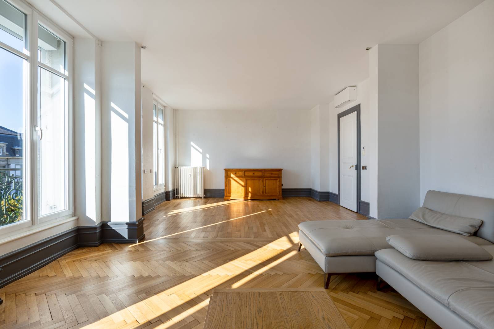 A VENDRE ! Bel appartement 7 pièces avec balcon et ascenseur idéalement situé non loin du Parc de l'Orangerie à Strasbourg 